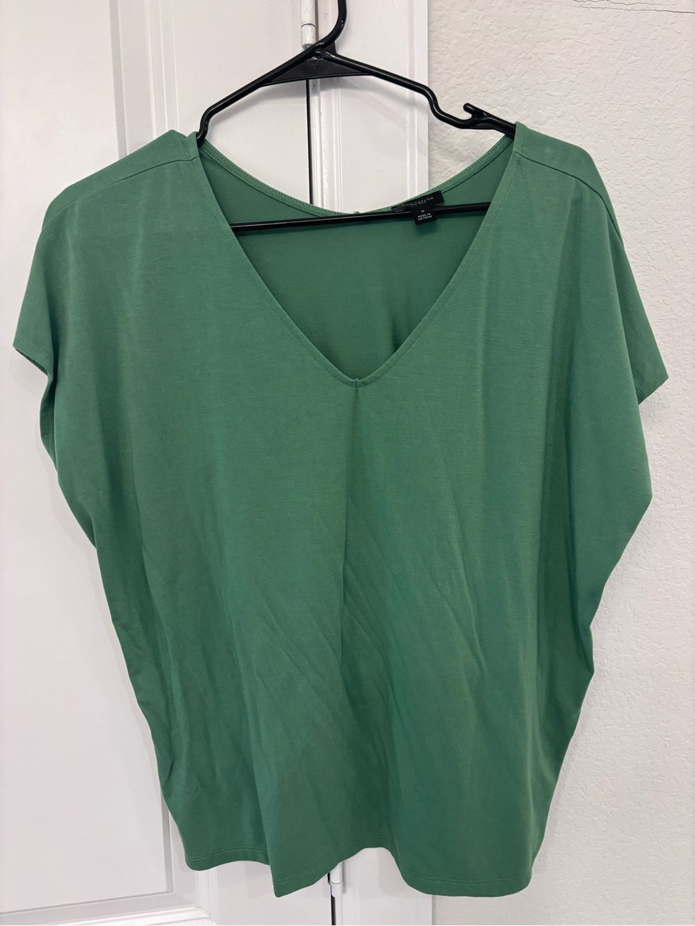 Ann Taylor Green V-Neck Short Sleeve Tee